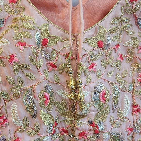 Lehanga Top Pink Satin Embroidered Flowers Size M/L - Picture 5 of 5